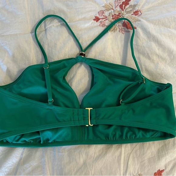 Time and Tru Women’s Halter Bikini
Swim Top Size L (12-14) - Green - Picture 6 of 8